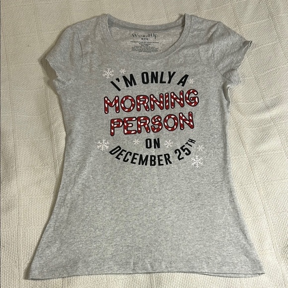 Wound Up Gray Short Sleeve Tee with Red and Black Print - Picture 4 of 4